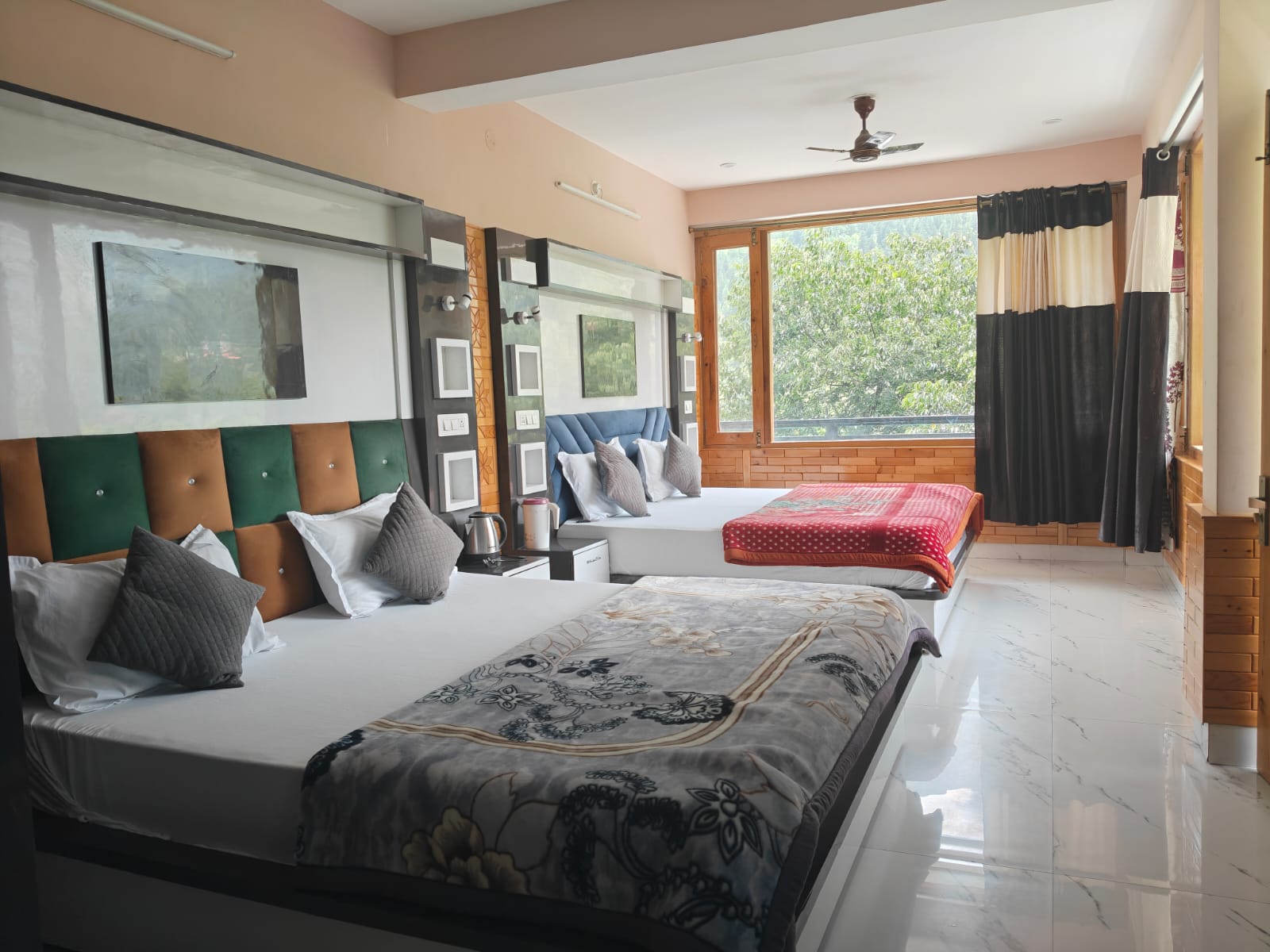 Family Lounge & Sleeping Area